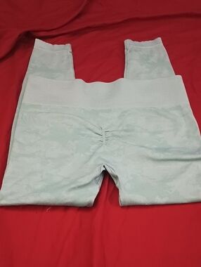 Gymshark Light Green Seamless Leggings Woman's Size L/XL Gym Butt Scrunchie